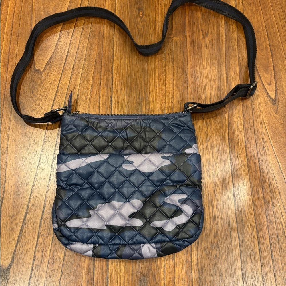 Oliver Thomas Blue Camo Crossbody Purse - Picture 4 of 12
